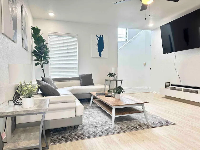 Heart of Plano only minutes away from everything! - Image 1