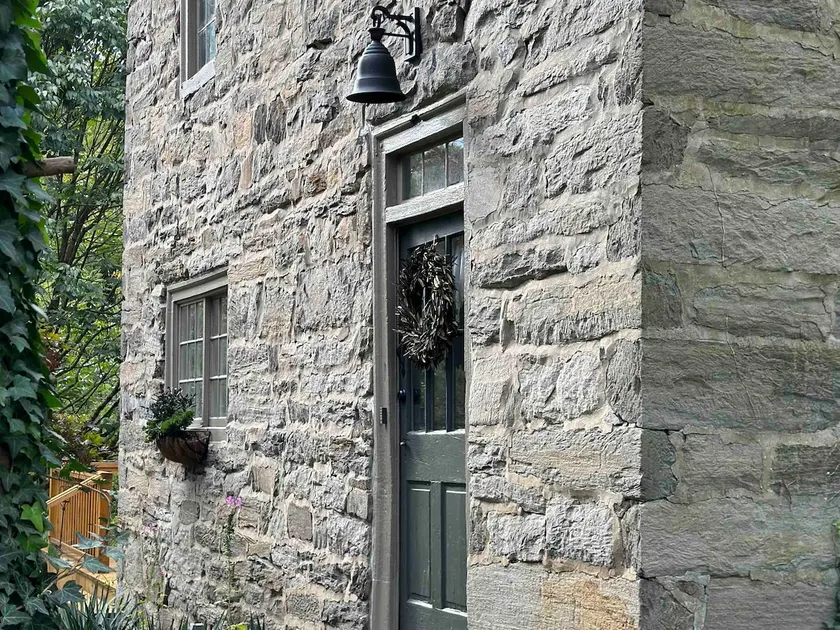 1700’s historic waterfront cottage - Image 1