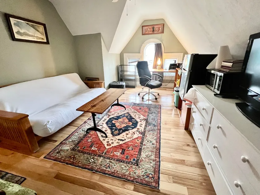 Friendship Victorian Suite Prime Location - Image 1