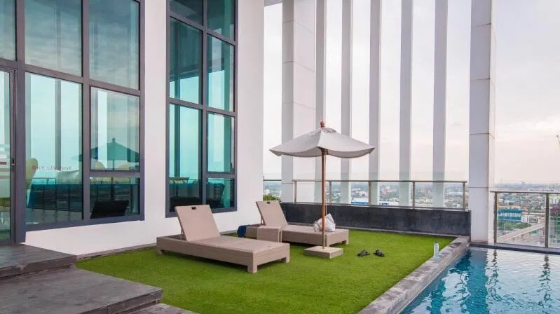 Cozy Room near MRT Wifi & Netflix • Kitchen • Pool - Image 1