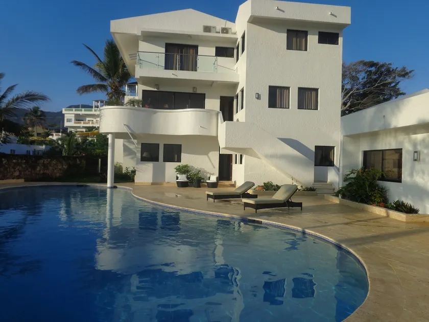 $ Last minute Costambar Beachfront, pool home - Image 1