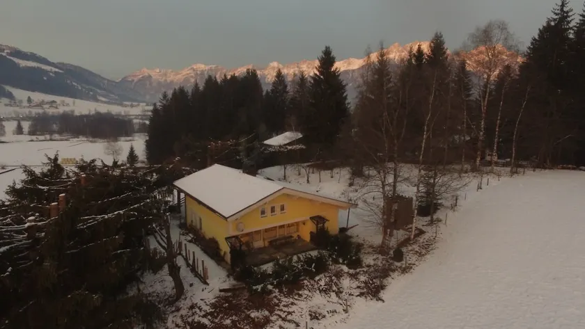Large vacation home in quiet location - Wi-Fi for 9 people - Image 1