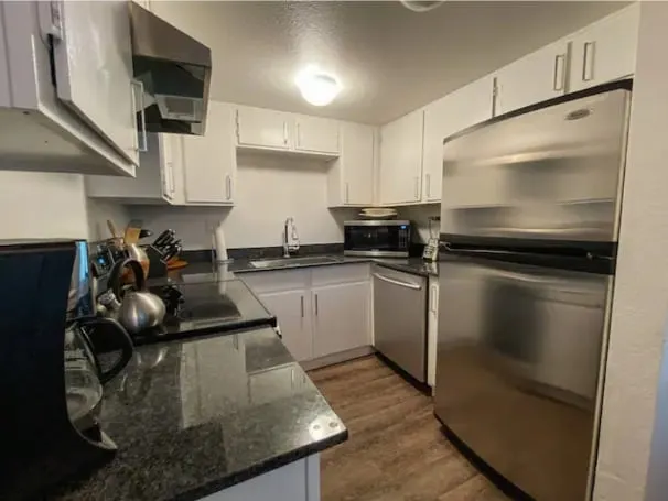 BHC Adventure Base: Cozy 2bd/2ba King Bed - Sleep4 - Image 1