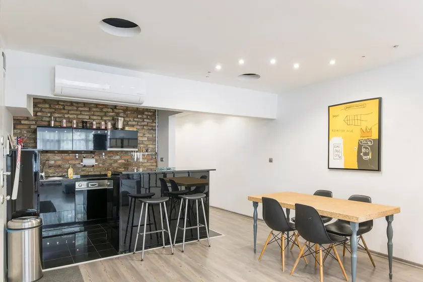 Best Location 3 Bedrooms Downtown Istanbul - Image 1