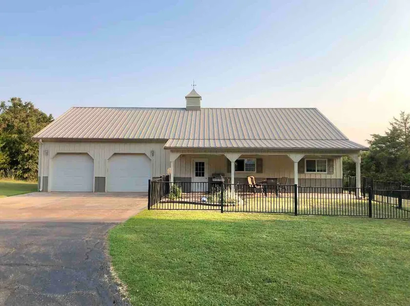 Peaceful 2 bedroom home in the country with pool - Image 1