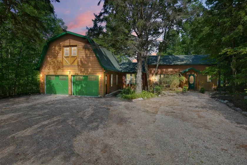 The Luksa Lodge on Commanda Lake - Image 1
