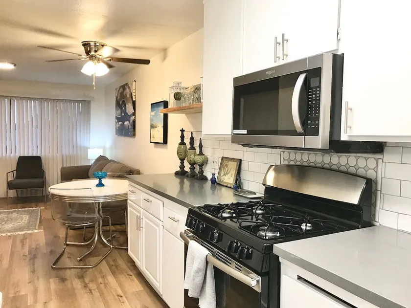 Long Beach Condo Modern & Upgraded w/Balcony - Image 1