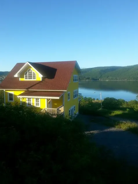 The Bright Yellow House on Meadows Point - Image 1