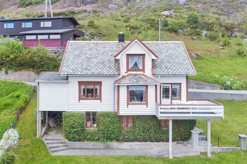 Spacious detached house near Fuglefjellet on Runde - Image 1