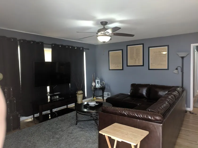 Quiet Ogden Upstairs 2 Bedroom Apartment - Image 1