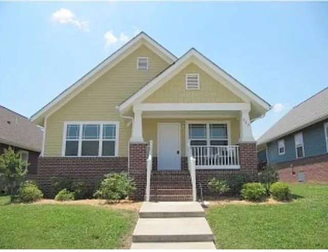 Adorable Downtown Cottage - Image 1