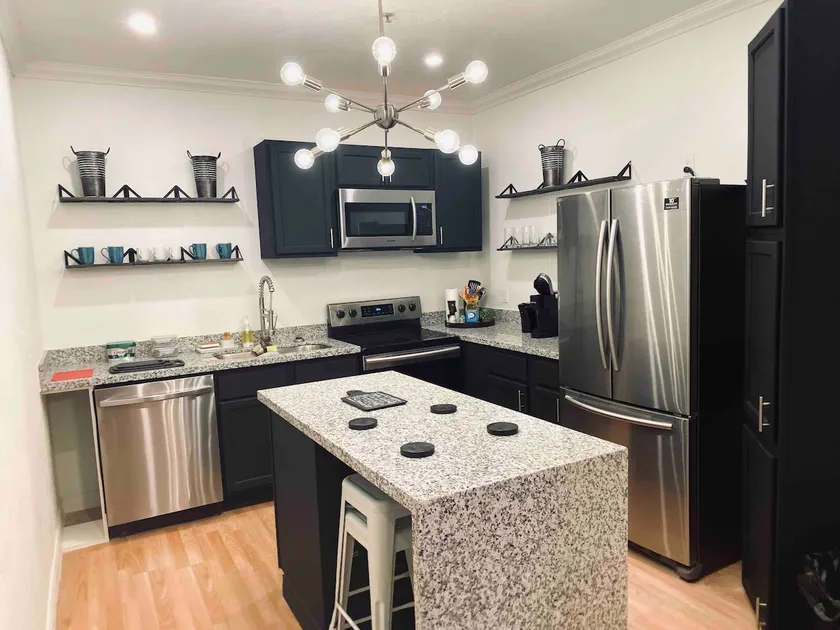 Glamorous apt across bball 10 min to ft bliss - Image 1