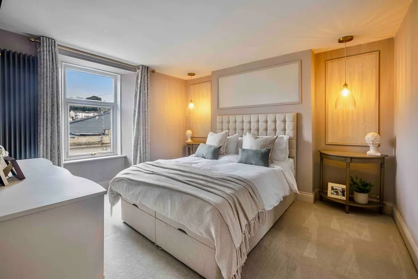 Luxury Harbour Side Cottage | Close To Restaurants - Image 1