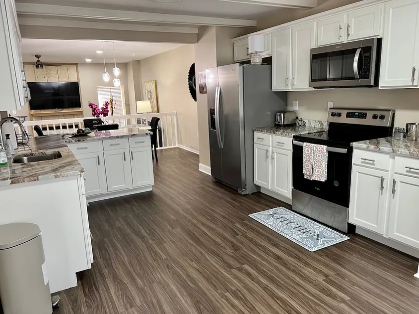 Convenient, spacious 3BR 2.5BA WITH PARKING - Image 1