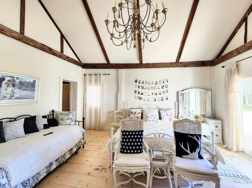Renovated 1817 Hobby Farm Close to Dartmouth - Image 1