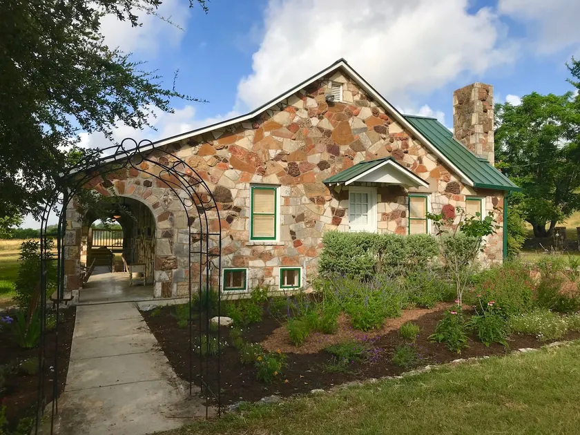 TX Rock House - Near TSU, Outlet Mall and Gruene - Image 1
