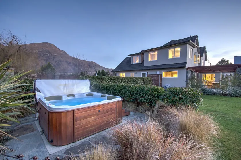 Queenstown Country Lodge - Image 1