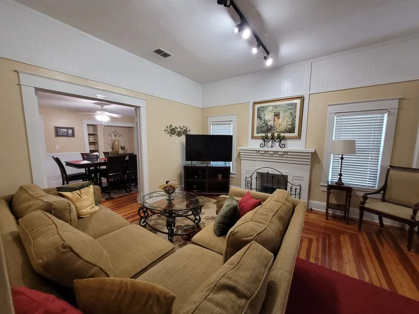 EXQUISITE FAMILY HOME - Image 1