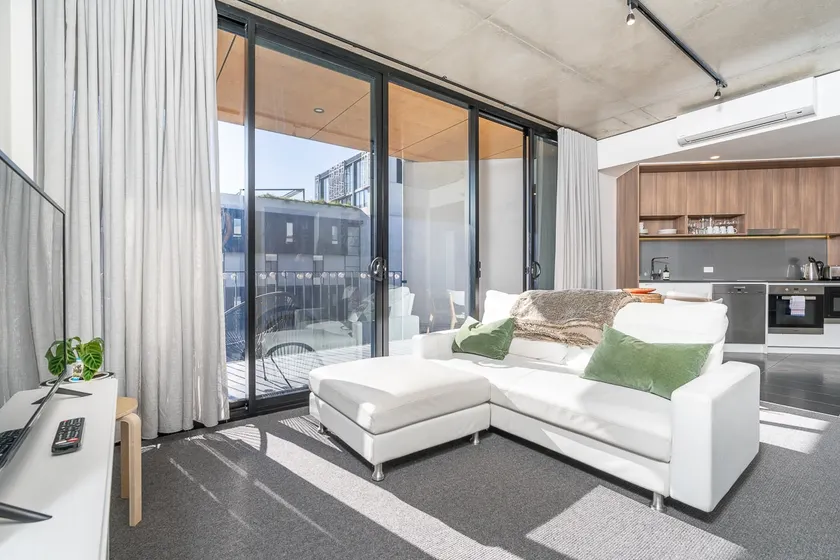 Spacious Kingston Foreshore 1BR Apt - Hosted by Canstay - Image 1