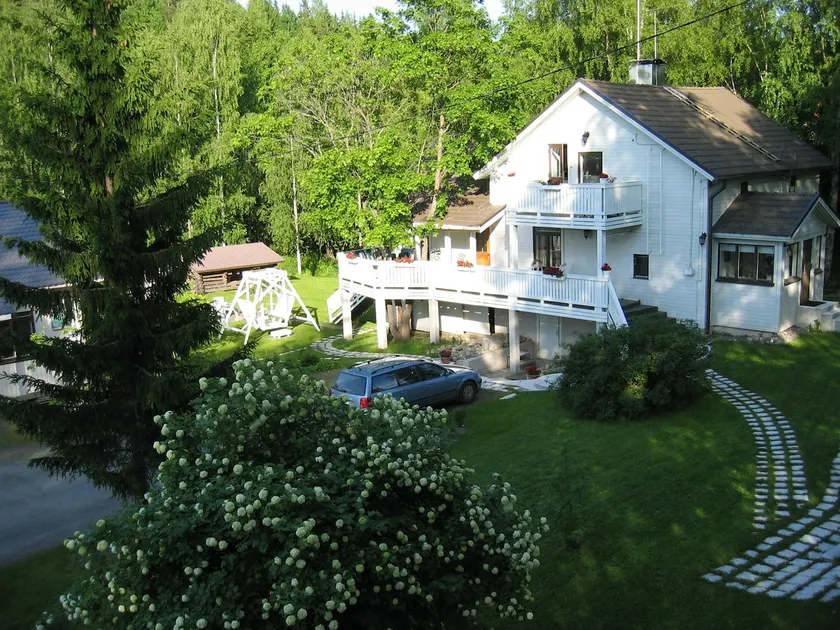 Upstairs, upstairs of a detached house. - Image 1