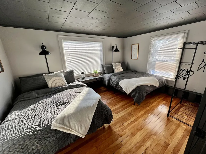 Amazing upstairs Apartment! Behind Potsdam State - Image 1