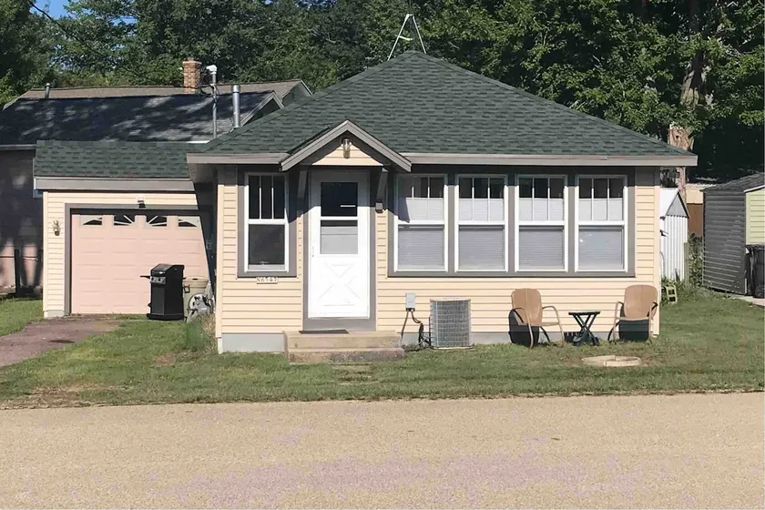 Cottage by the Beach - Image 1
