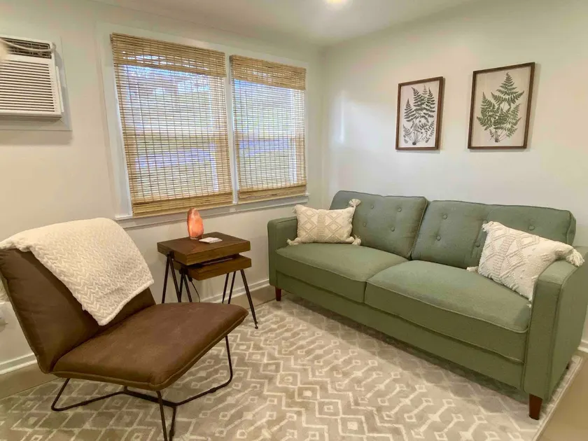 ALL THE COMFORTS OF HOME - CLOSE TO UPMC - Image 1