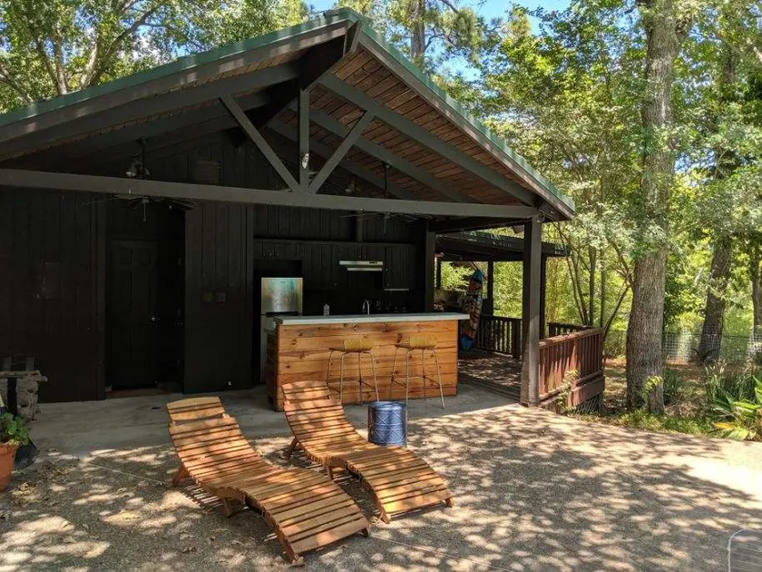 La Grange Guesthouse with Pool - Image 1