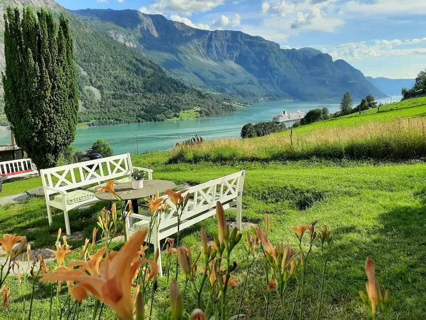Gorgeous house with panorama fjord view - Image 1