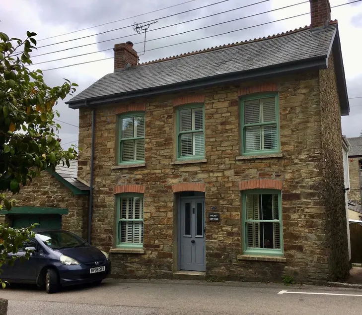 Stylish village cottage - short walk to the beach! - Image 1
