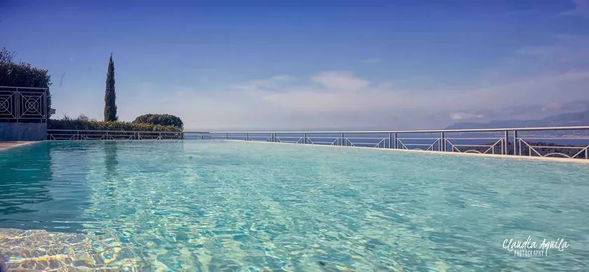 Charmerende villa med swimmingpool, fantastisk udsigt over havet og den franske riviera. Wi-Fi gratis - Image 1