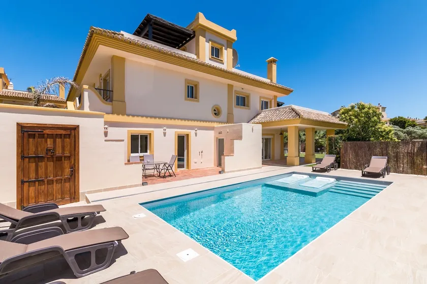 FAIRWAY VILLA SAN ROQUE - Image 1