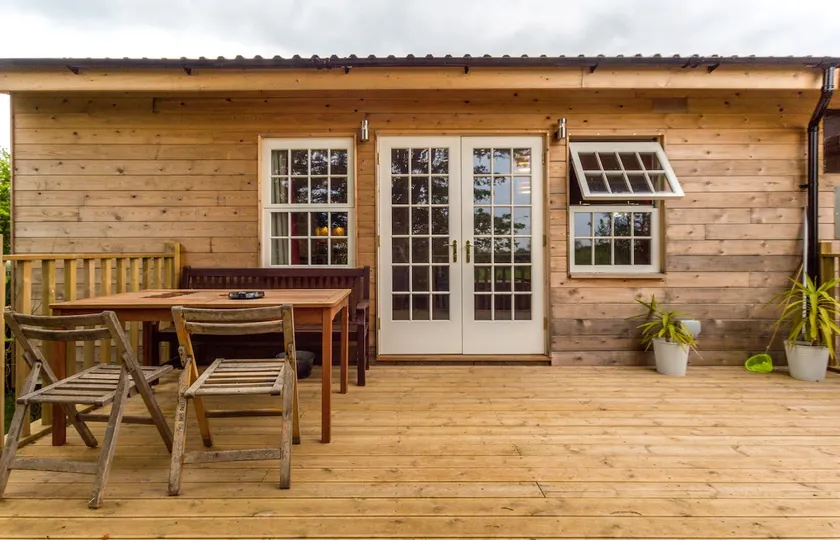 Off grid chalet . HOT TUB & SAUNA. Kid friendly. - Image 1