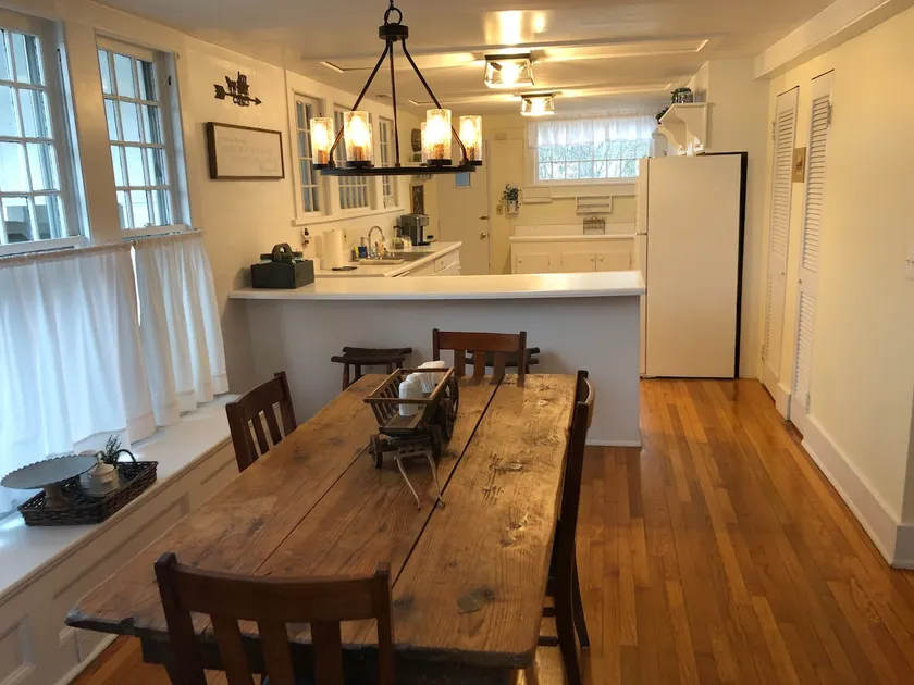 Carriage House - Image 1