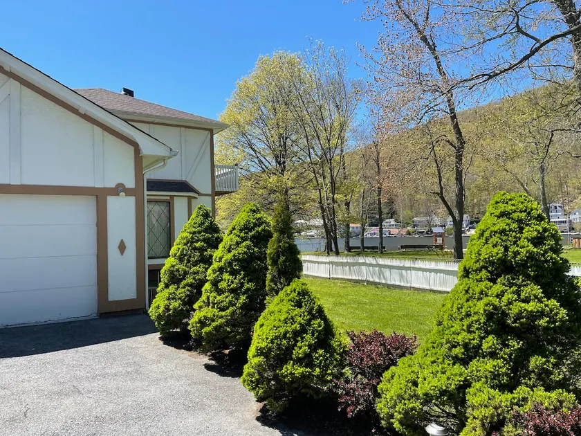 The Lakehouse at Greenwood Lake - Image 1