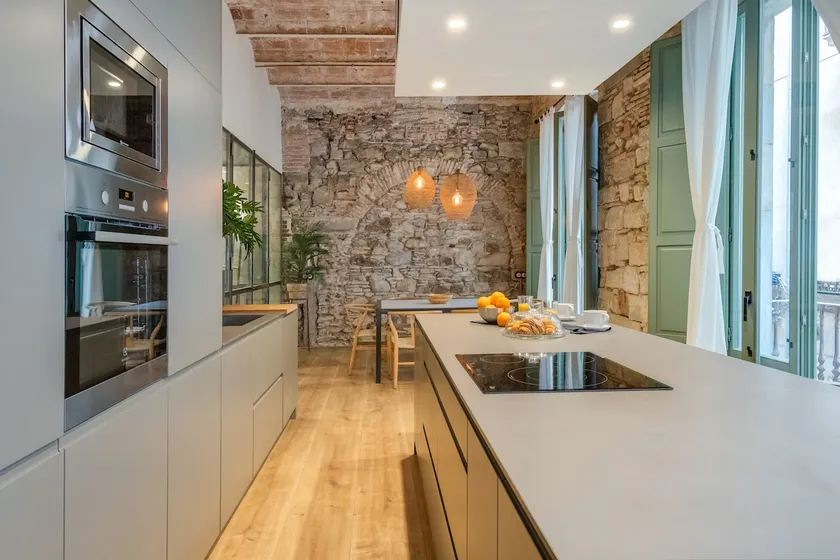 *****”PRINCIPAL” Amazing loft in historical Girona - Image 1