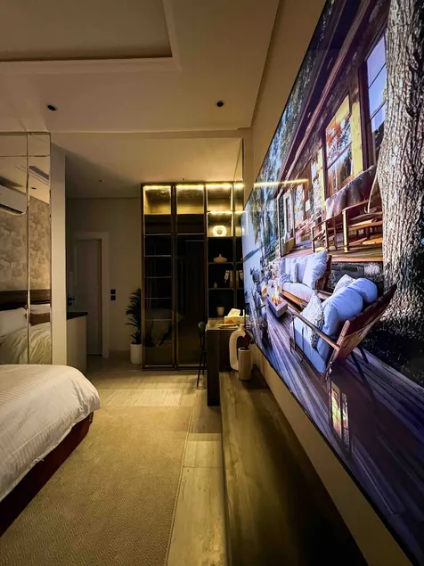 M1003| cosy studio with 75” screen! Self check in. - Image 1
