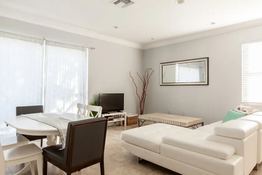 PRIVATE POOL! 5 min to Beach/Port/ConventionCenter - Image 1