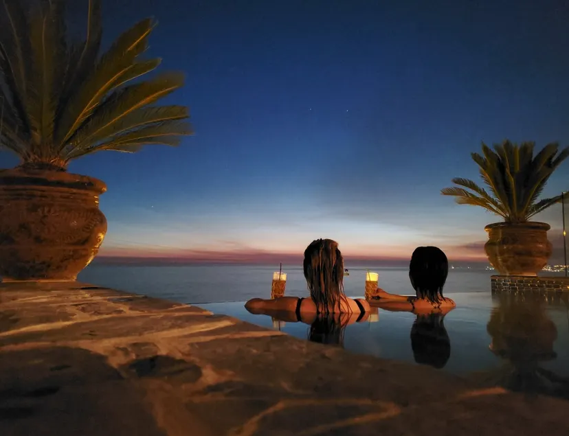 Hacienda: Infinity Jacuzzi + Ocean Sunset Views - Image 1