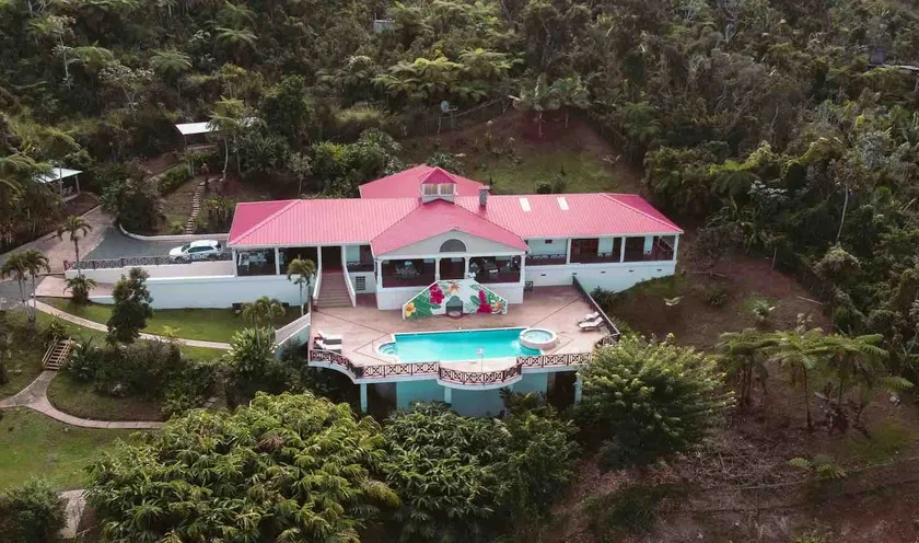 Secluded Coffee Farmhouse w/ Heated Pool & Chimney - Image 1
