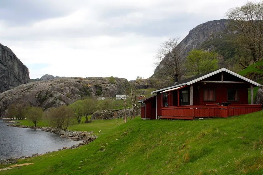 Cabin by the lake in Haukali, Forsand. - Image 1
