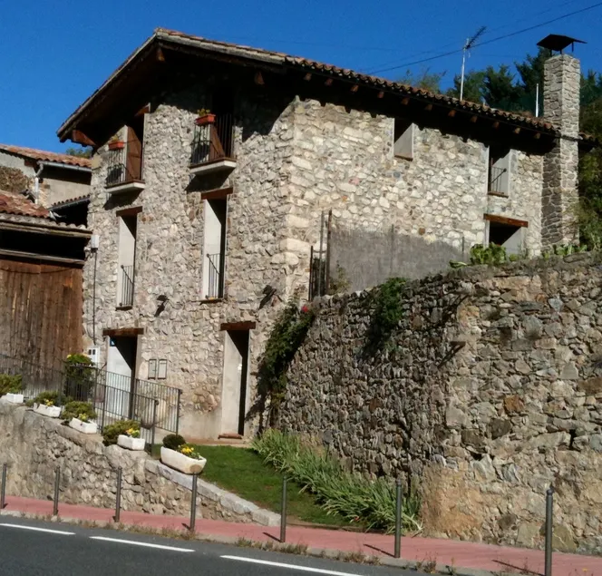 House in La Cerdanya facing the Segre - Image 1
