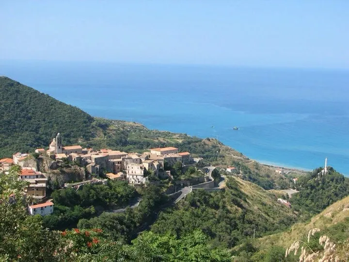 A holiday between the sea and the mountain - Image 1