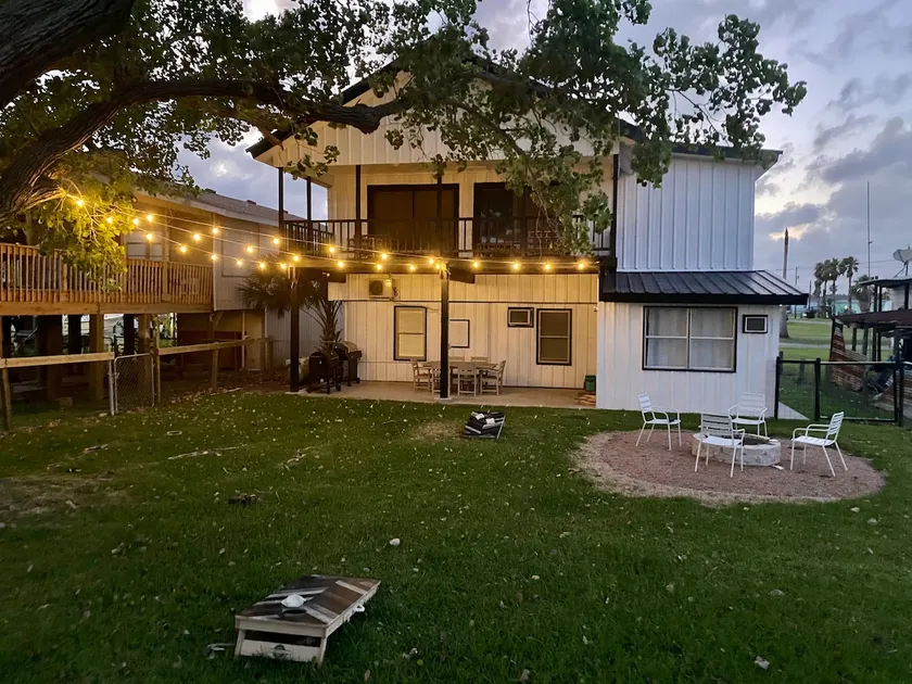 Fun Getaway Home: Close to Beach & Boat Dock - Image 1