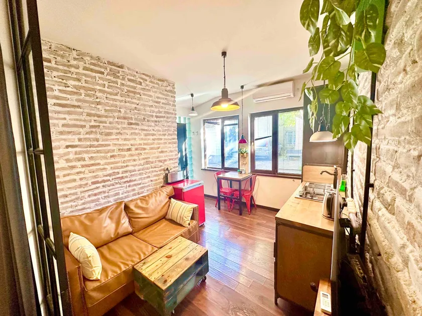 Old Town Vintage Loft close to Metro & Fabrika - Image 1
