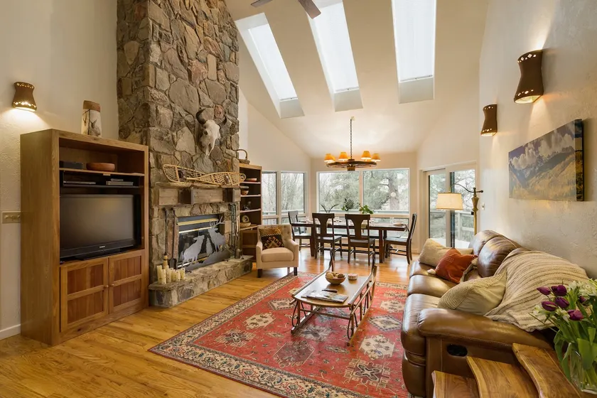 Secluded Forest Retreat Close to Everything - Image 1