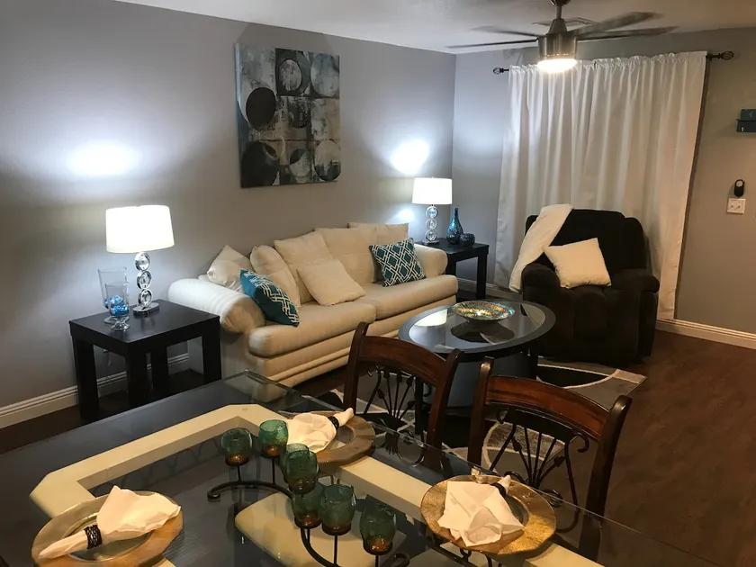 Beautiful and Cozy... Minutes from the Strip!!! - Image 1