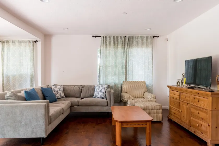 3B2B Gated House near Zoo Coliseum FWY BART | 2400 - Image 1