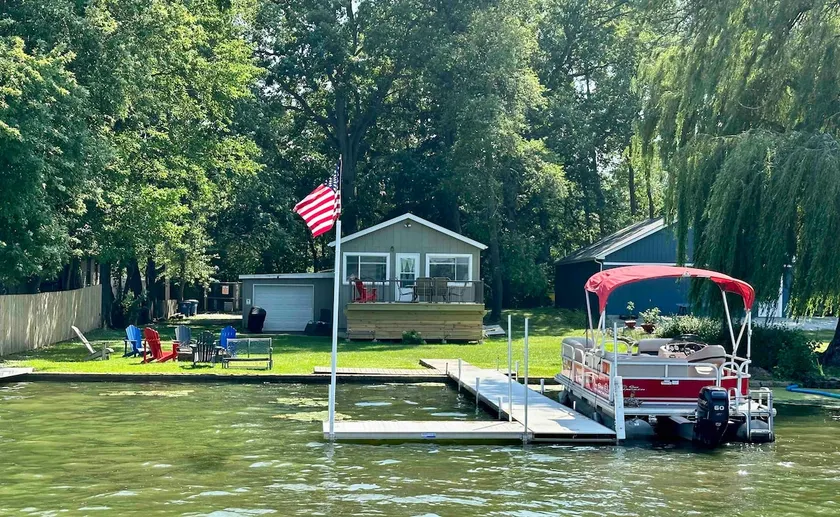 Lakefront House, Pontoon, Deck, Fire Pit & More! - Image 1