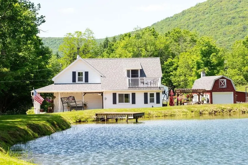 Scenic farmhouse near Belleayre Mountain - Image 1
